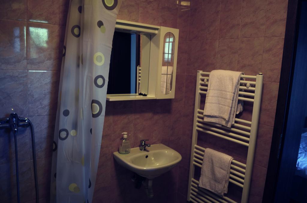 Pensiunea Sequoia Cluj-Napoca Buitenkant foto