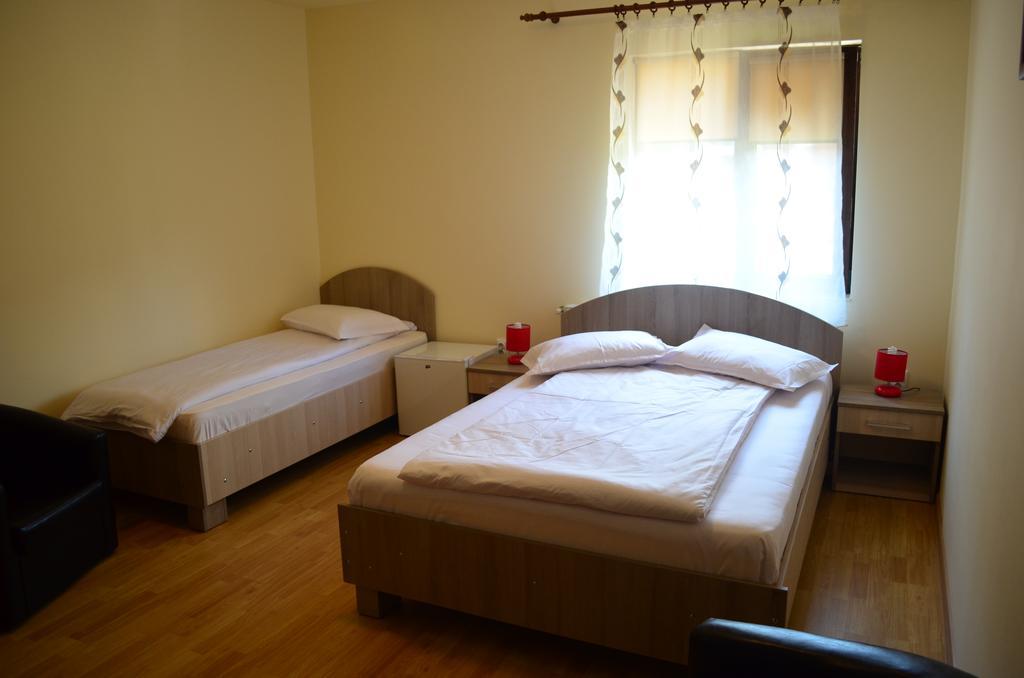 Pensiunea Sequoia Cluj-Napoca Buitenkant foto